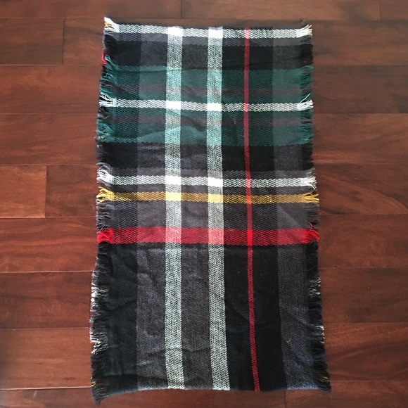 Accessories - NWOT Plaid Infinity Scarf